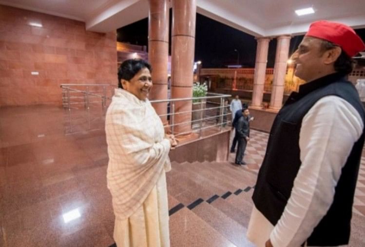 चुनाव परिणाम आने से पहले सियासी हलचल तेज, मायावती से मिलने पहुंचे अखिलेश यादव बसपा सुप्रीमो मायावती व अखिलेश यादव (फाइल फोटो)