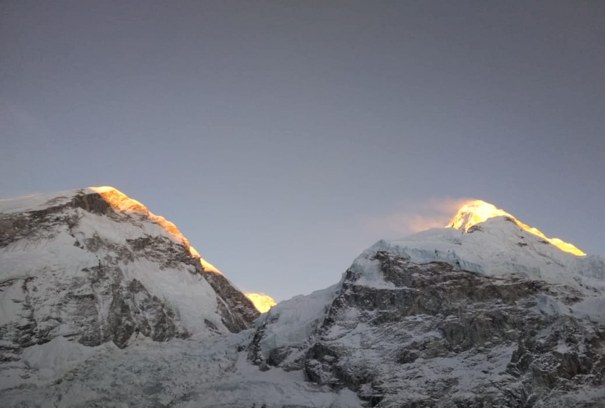 Mount Everest Height Nepal Announce Revised Height Of Mount Everest 8848 Meters Now 2 8 Feet Taller Than Before घट नह बढ गई म उ ट एवर स ट क ऊ च ई न प ल और च न न म पकर