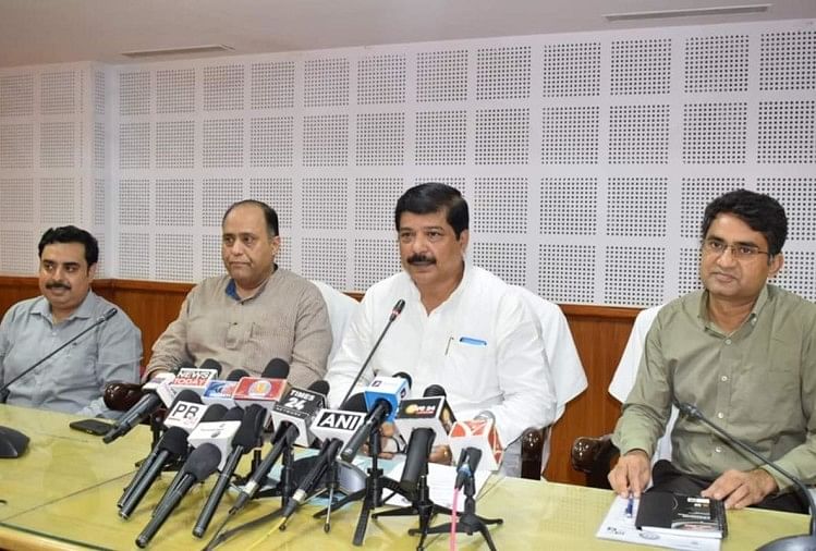 त्रिपुरा के स्वास्थ्य मंत्री को पार्टी विरोधी गतिविधियों के चलते मंत्रिमंडल से निकाला सुदीप रॉय बर्मन (फाइल फोटो)