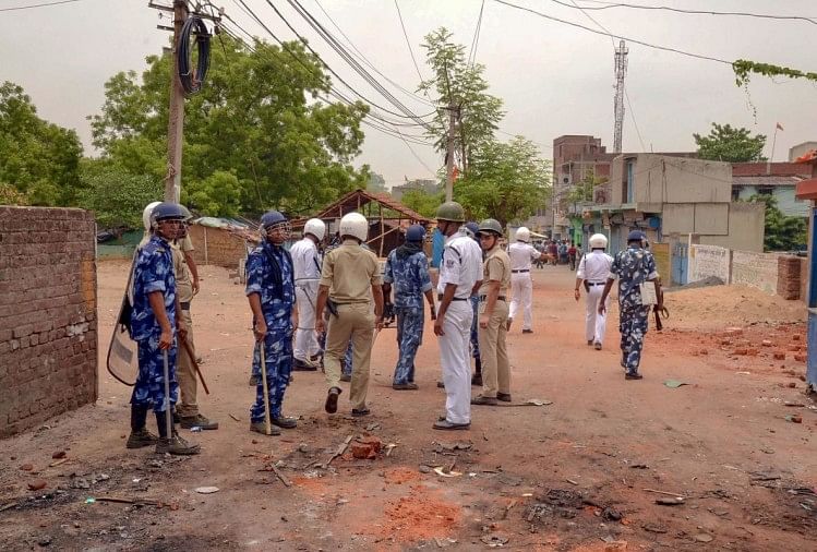 झंडा उतारने को लेकर भाजपा और टीएमसी कार्यकर्ताओं के बीच फायरिंग, चार लोगों की मौत फाइल फोटो