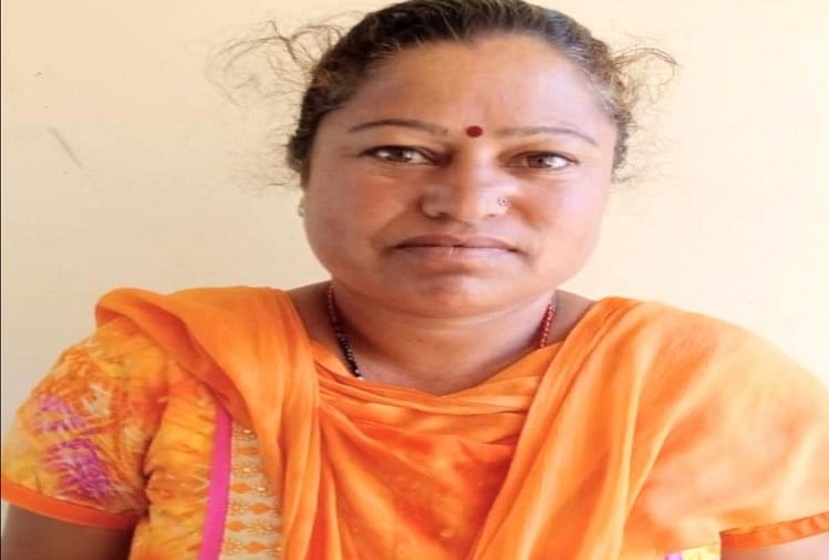 अस्पताल के शौचालयों में गंदगी देखी तो तीमारदार ने ही कर दी सफाई, हर तरफ हो रही प्रशंसा ठाकरी देवी