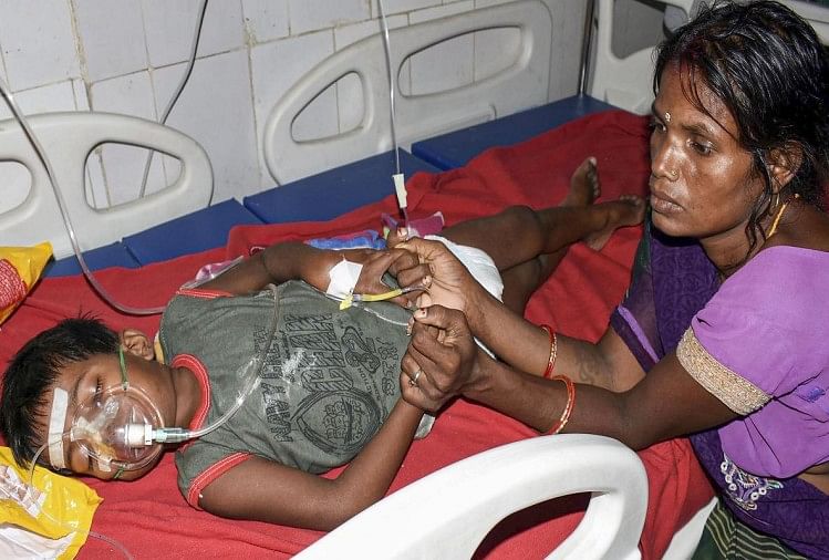 मुजफ्फरपुर में दिमारी बुखार से पीड़ित बच्चे