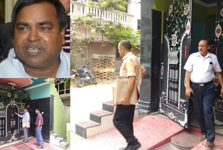 सपा सरकार में मंत्री रहे गायत्री प्रसाद सहित अवैध खनन से जुड़े नेता-अफसरों के 22 ठिकानों पर छापेमारी गायत्री प्रसाद प्रजापति के घर छापेमारी।