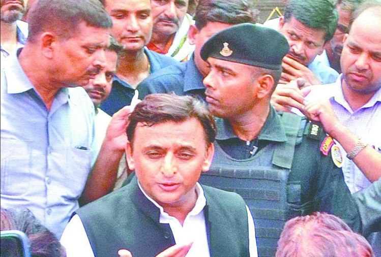 अखिलेश यादव