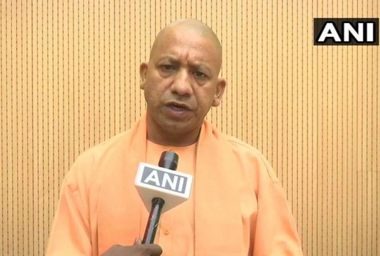 सीएम योगी का आदेश, लाइसेंस और हेलमेट के बिना वाहन चलाने वालों पर कार्रवाई करें मुख्यमंत्री योगी आदित्यनाथ