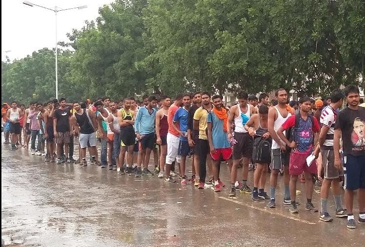 बड़ी राहतः सरकारी भर्तियों में अब जरूरी नहीं मजिस्ट्रेट से बना शपथपत्र, ऐसे उठाएं पांच अंकों का लाभ फाइल फोटो