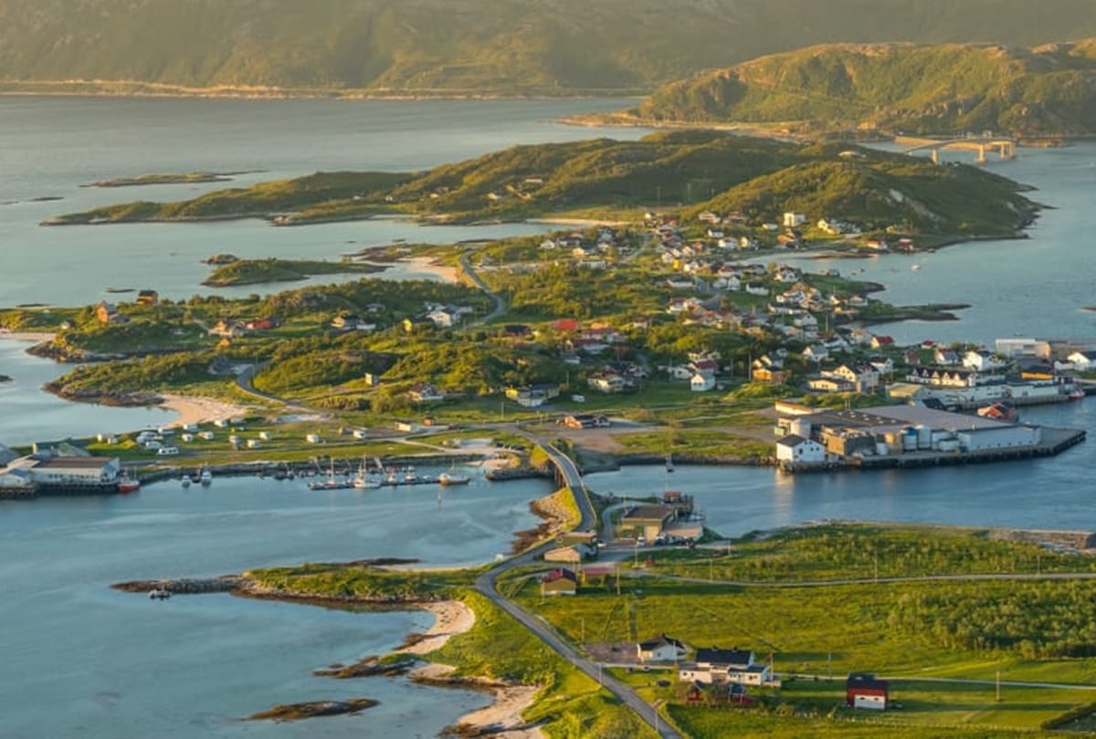Norway Island Sommaroy Wants To Be First Time Free Zone In World - नार्वे:  टाइम फ्री जोन बनाने की उठी मांग, यहां 69 दिन नहीं डूबता सूरज - Amar Ujala  Hindi News Live