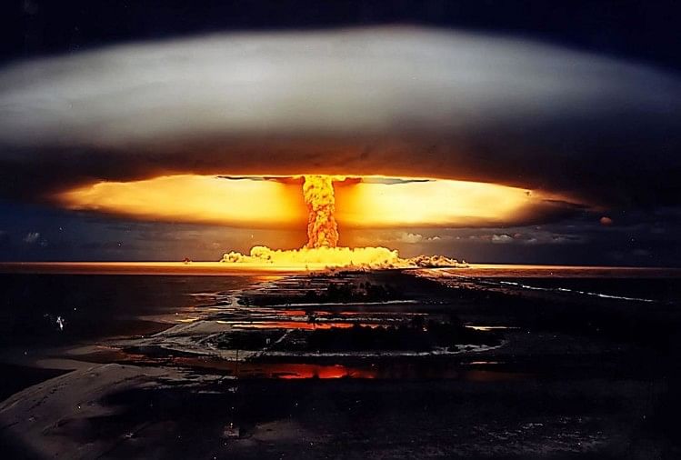 परमाणु बम विस्फोट