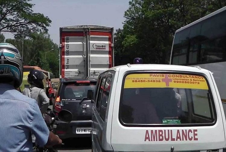 एंबुलेंस को रास्ता नहीं देने पर 10 हजार का जुर्माना