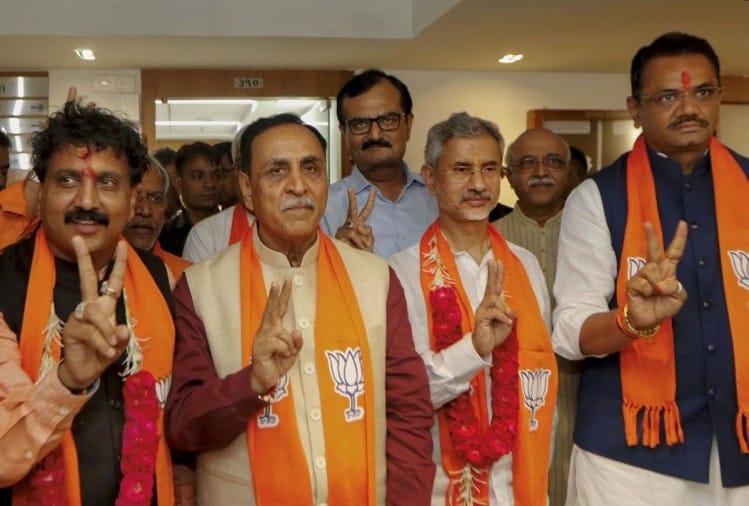 नामांकन दाखिल करते एस जयशंकर
