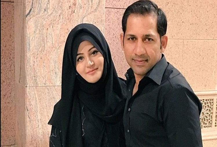World Cup 2019: Sarfraz Ahmed Reveals His Wife's Reaction After Watching Viral Body Shaming Video - खूब रोई थी सरफराज की पत्नी, गालियां सहने के बाद परिवार ने पिया था अपमान का