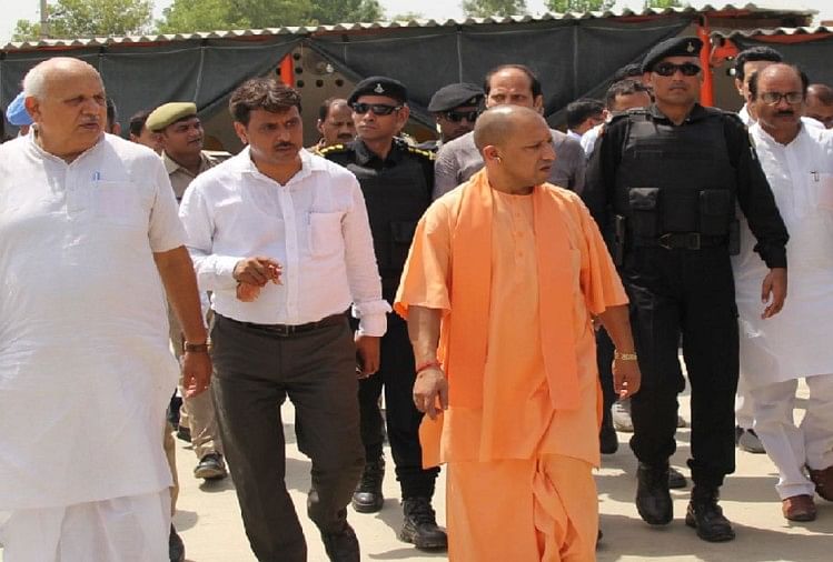 मुख्यमंत्री योगी आदित्यनाथ बोले- खौफ में किसी का पलायन हुआ तो नहीं होगा बर्दाश्त सहारनपुर पहुंचे सीएम योगी