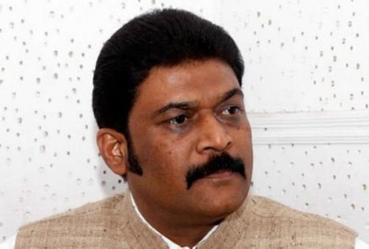 कर्नाटक में कांग्रेस को लगा झटका, दिग्गज विधायक आनंद सिंह ने दिया इस्तीफा आनंद सिंह (फाइल फोटो)