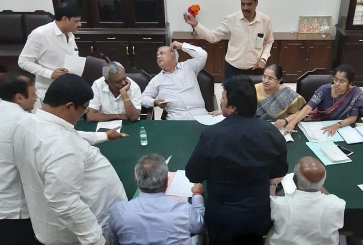 विधानसभा अध्यक्ष से मिलने पहुंचे विधायक(File Photo)