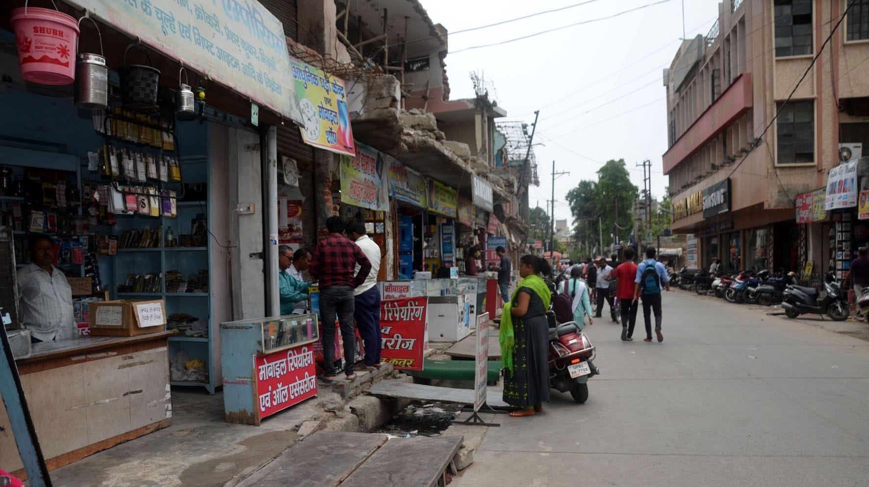 सेंटर प्वाइंट खुली दुकानें।