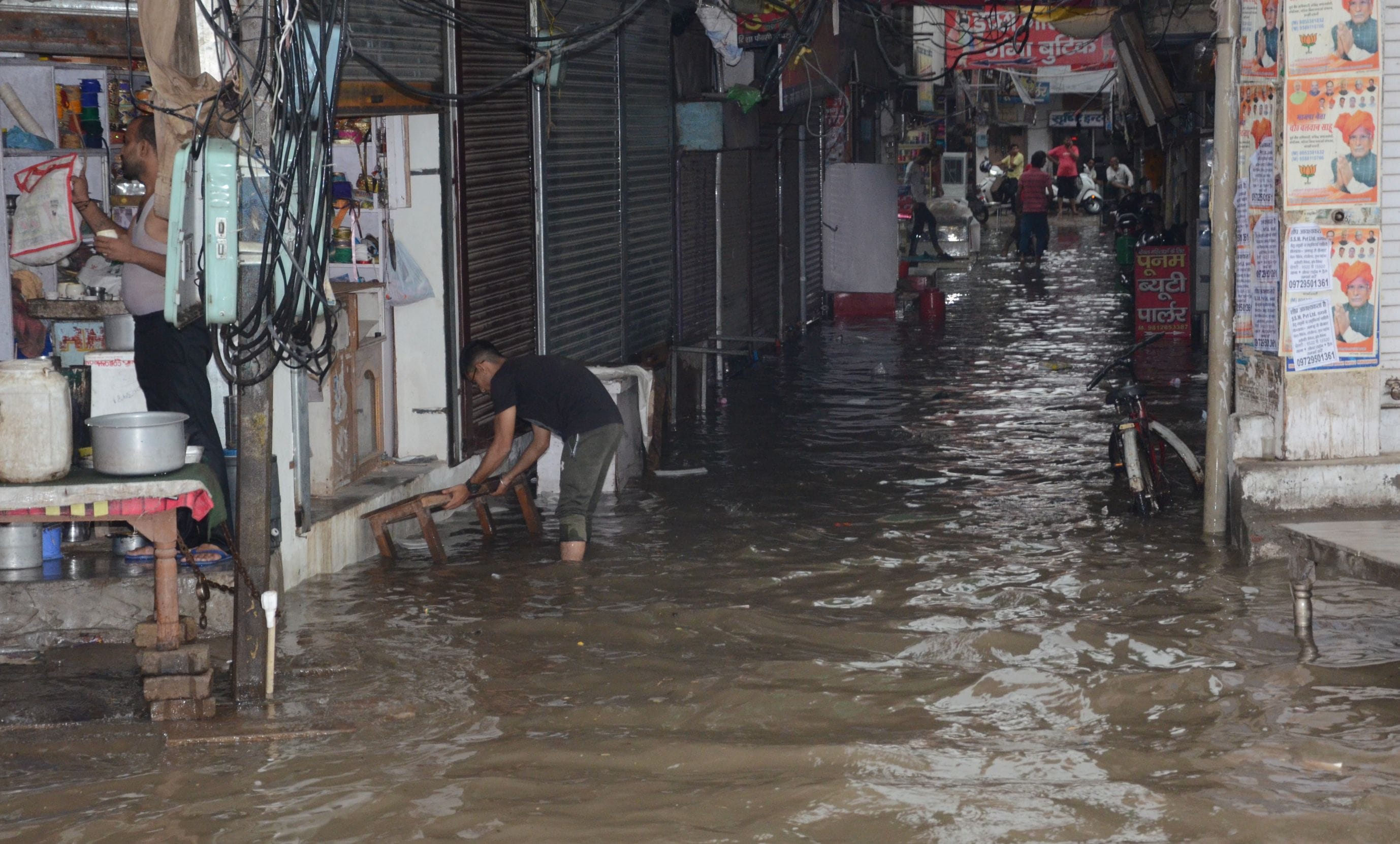 फोटो 25 जांगड़ा मार्केट में भरा पानी। फोटो 25 जांगड़ा मार्केट में भरा पानी।