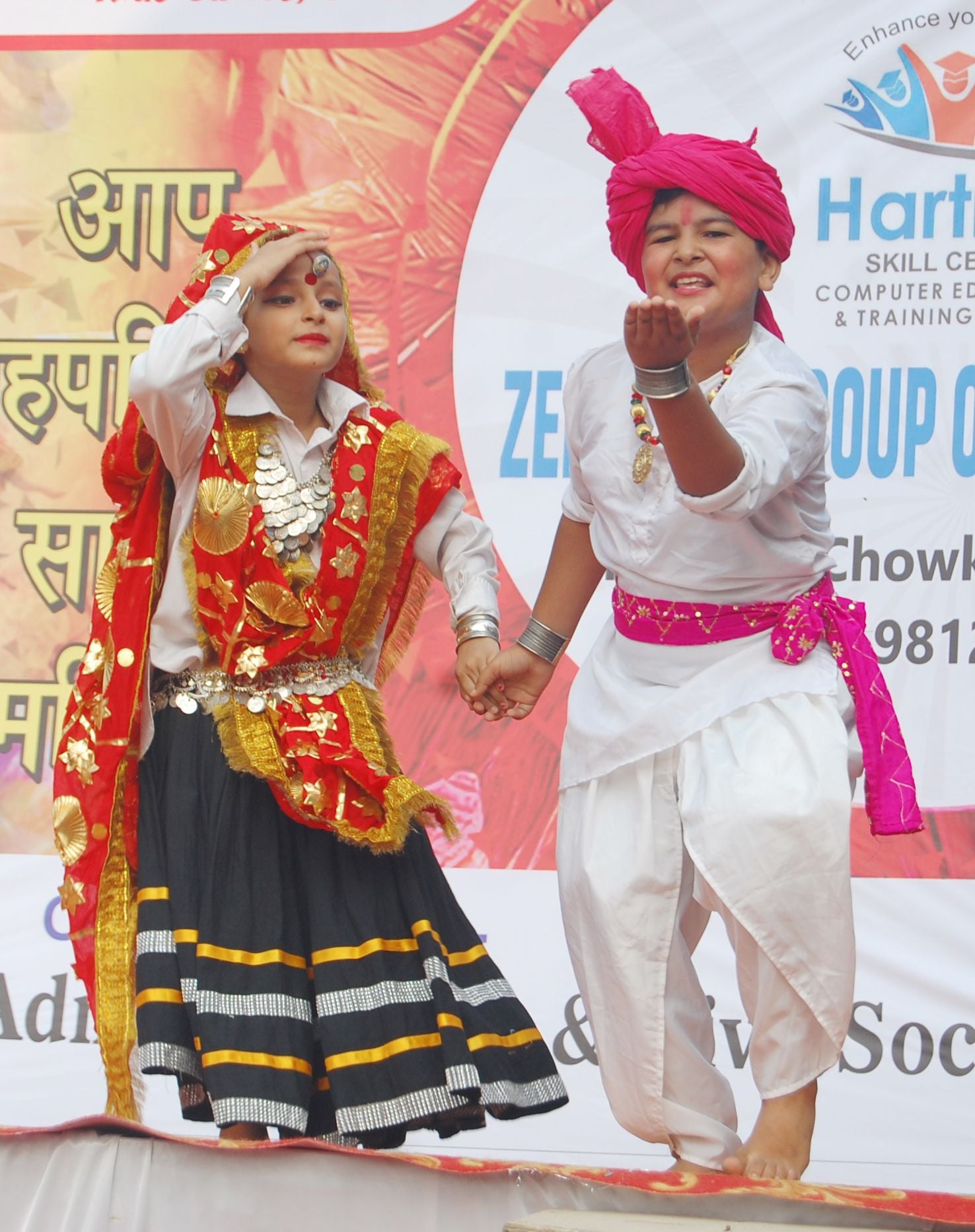 राहगिरी कार्यक्रम में हरियाणी प्रस्तुति देते लव डांस अकादमी के बच्चे। राहगिरी कार्यक्रम में हरियाणी प्रस्तुति देते लव डांस अकादमी के बच्चे।