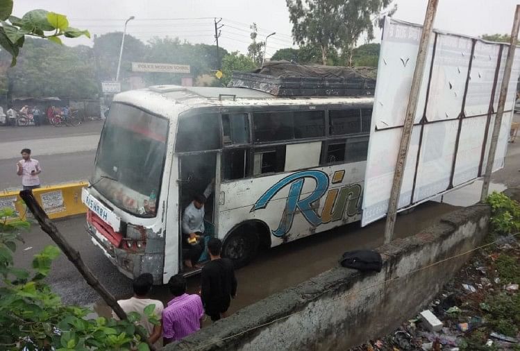 सरकार ने दिया 15 साल पुराने वाहन हटाने का प्रस्ताव, इलेक्ट्रिक वाहनों को बढ़ावा देना उद्देश्य सांकेतिक तस्वीर