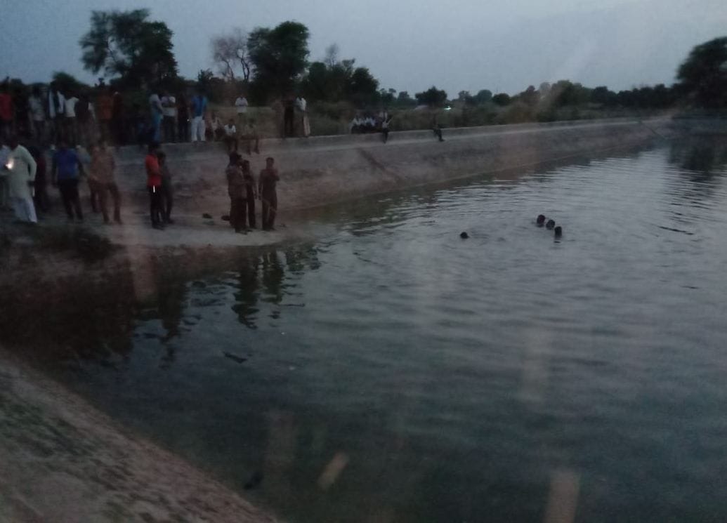 गांव ढाणी ठेठरबाद के जलघर में डूबे लोगो को ढूंढते गोताखोर