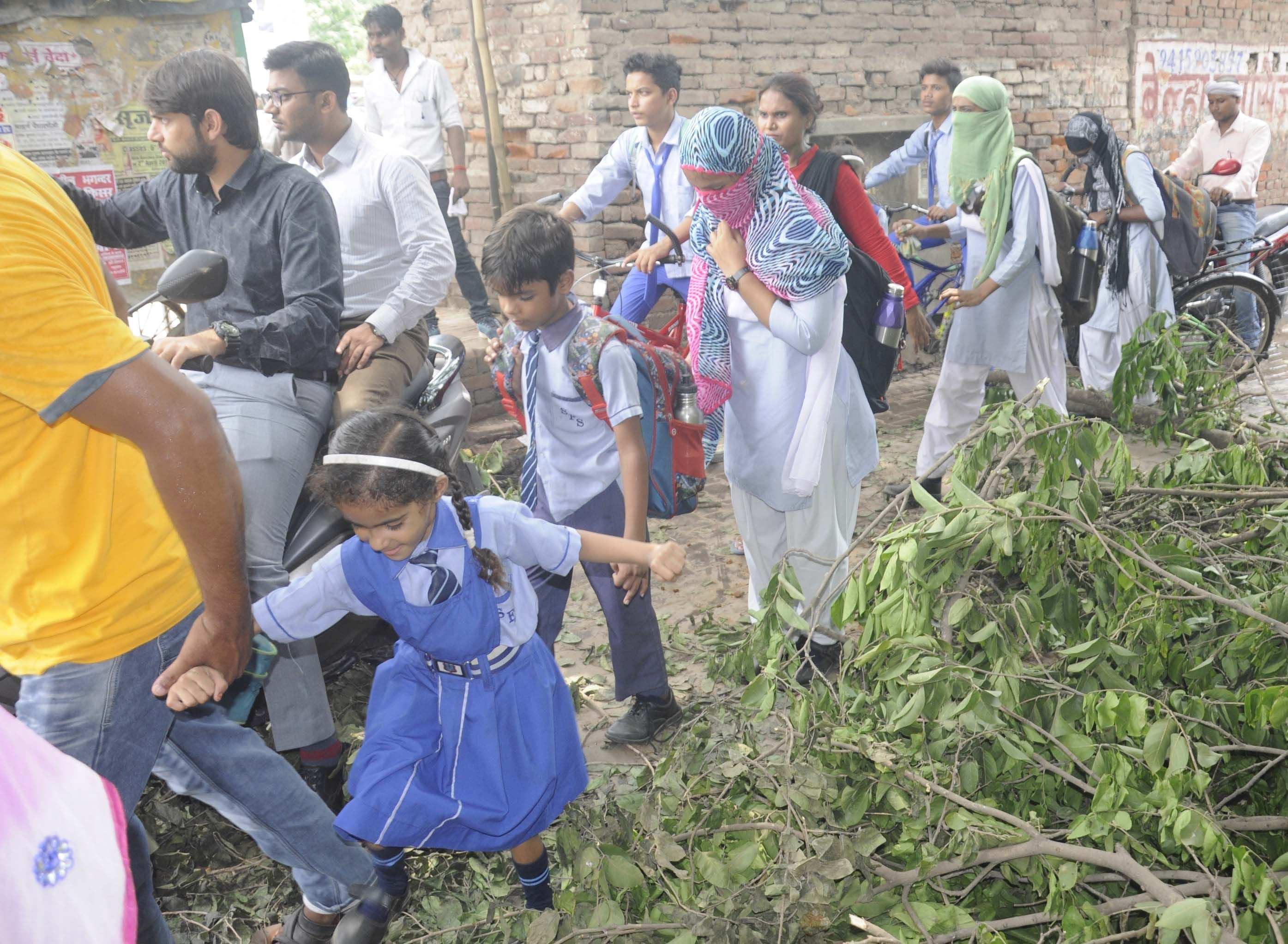 children traped in jam, patients faced difficulties children traped in jam, patients faced difficulties