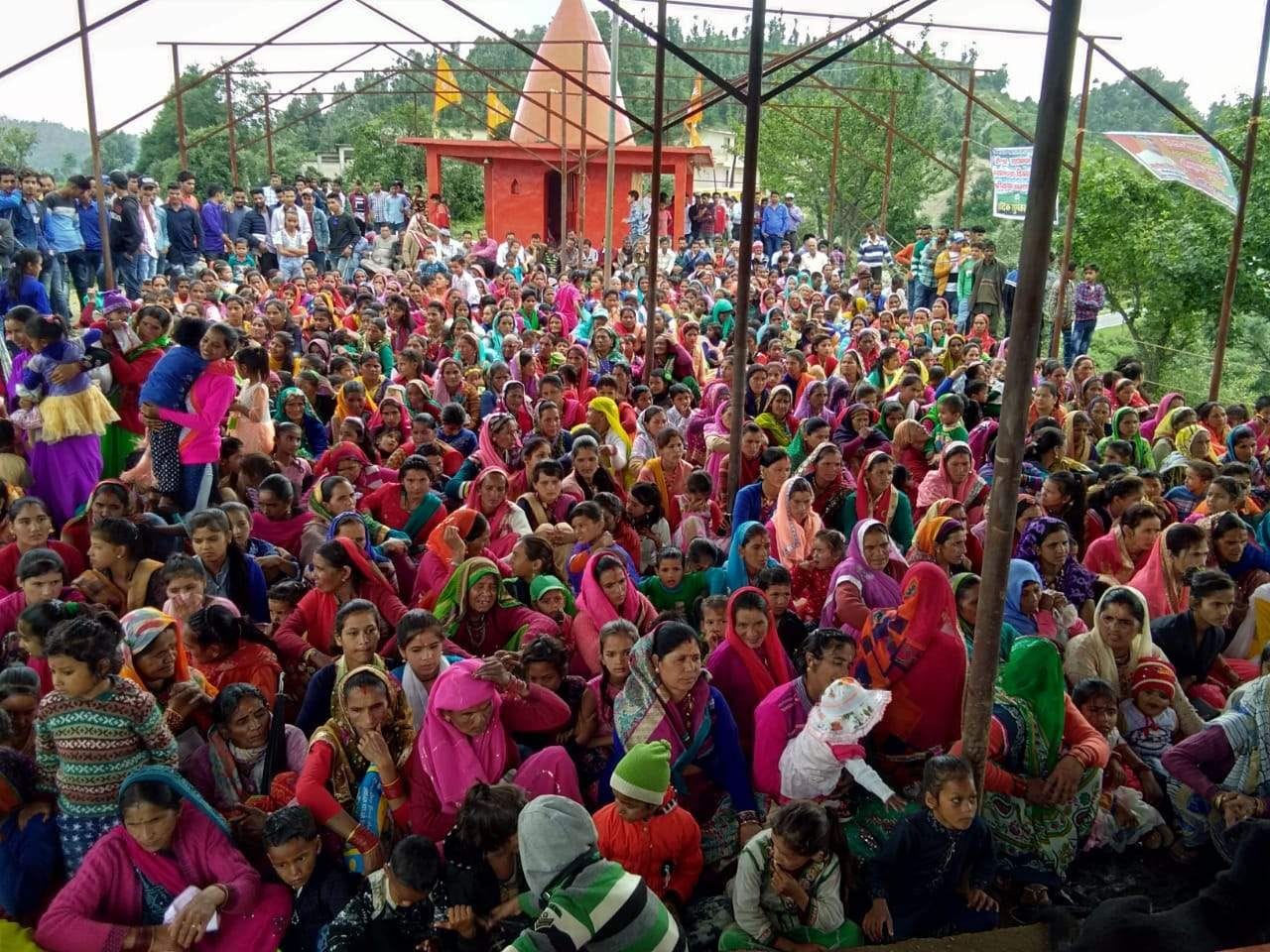 चंपावत जिले के लधौली में आयोजित हरेला महोत्सव में उमड़ी भीड़। चंपावत जिले के लधौली में आयोजित हरेला महोत्सव में उमड़ी भीड़।