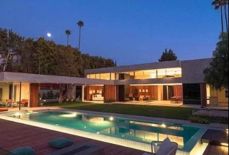 Image result for प्रियंका-निक ने खरीदा करोड़ों का घर"