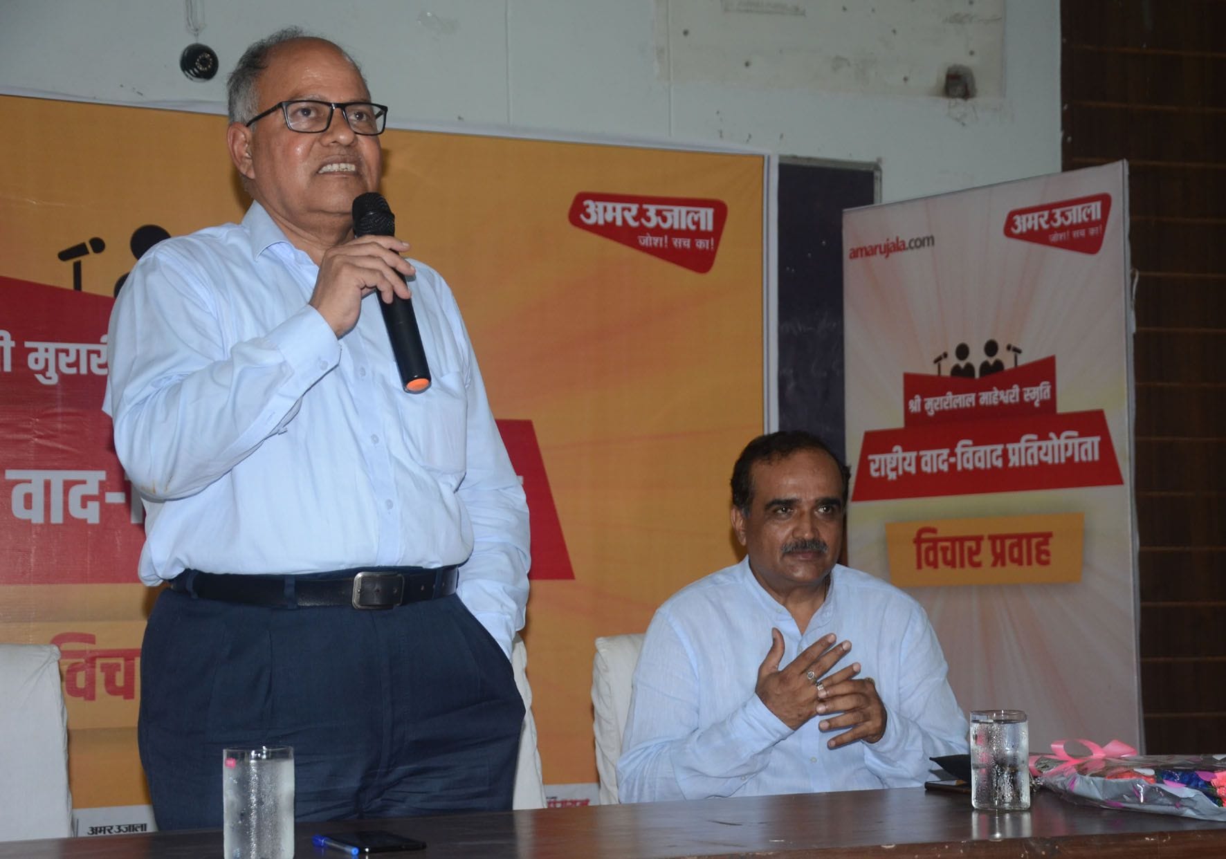 विचार व्यक्त करते मंडलायुक्त अजयदीप सिंह व मंचासीन पंकज महलवार। विचार व्यक्त करते मंडलायुक्त अजयदीप सिंह व मंचासीन पंकज महलवार।