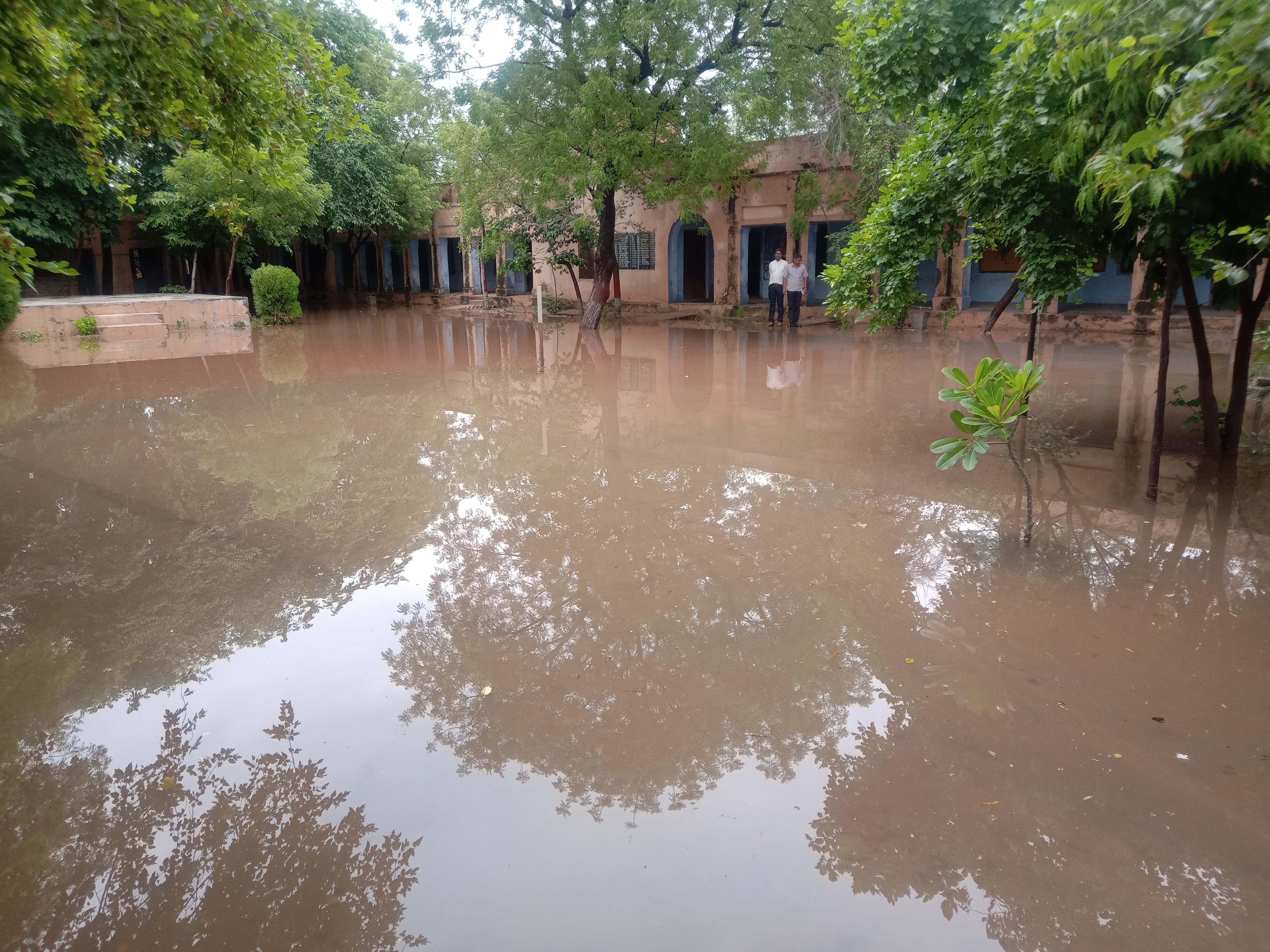 फोटो संख्या:63- राजकीय वरिष्ठ माध्यमिक विद्यालय मालड़ा में भरा बरसात का पानी फोटो संख्या:63- राजकीय वरिष्ठ माध्यमिक विद्यालय मालड़ा में भरा बरसात का पानी
