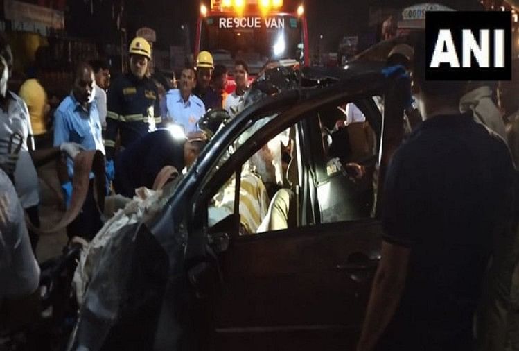 महाराष्ट्र : पुणे में ट्रक और कार की भीषण टक्कर, नौ की मौत Car Truck Accident