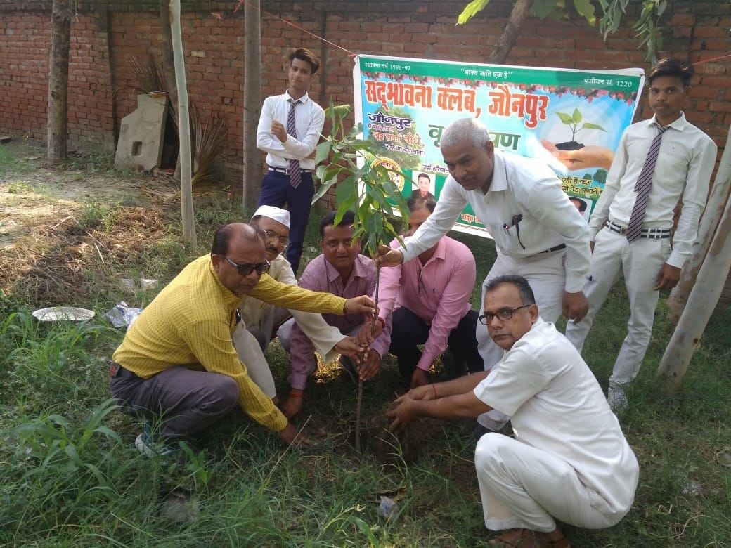 र2- ग्रीन जौनपुर धरनीधरपुर स्थित ऋषिकुल एकेडमी में पौधरोपण करते सद्भावना क्लब के सदस्य। र2- ग्रीन जौनपुर धरनीधरपुर स्थित ऋषिकुल एकेडमी में पौधरोपण करते सद्भावना क्लब के सदस्य।