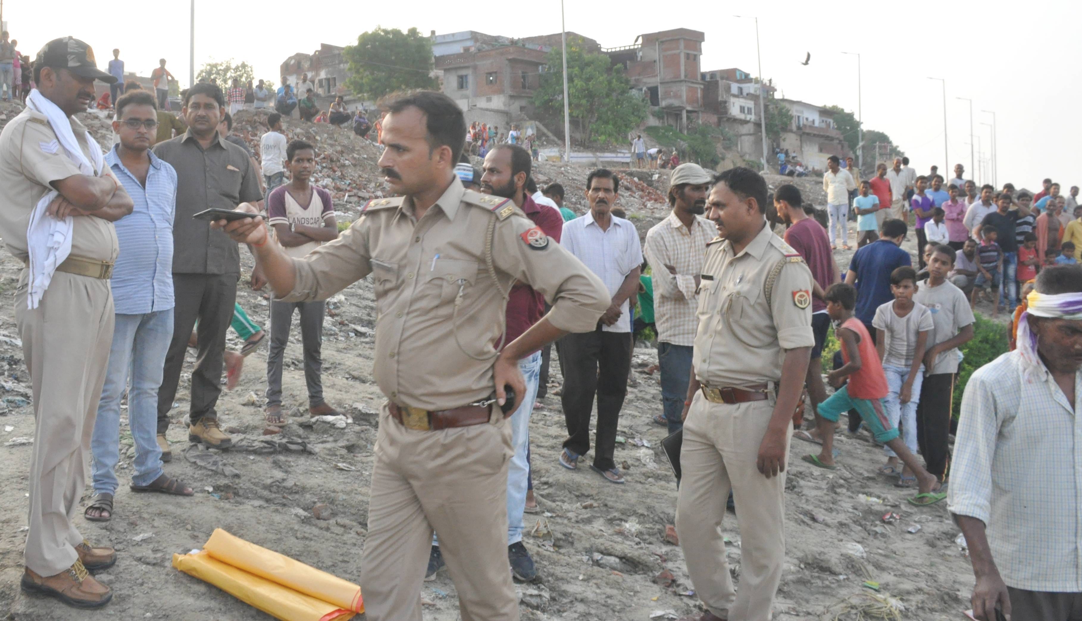 Found dead body of a pair of junkie couples from Karjan Bridge, clothes tied with clothes