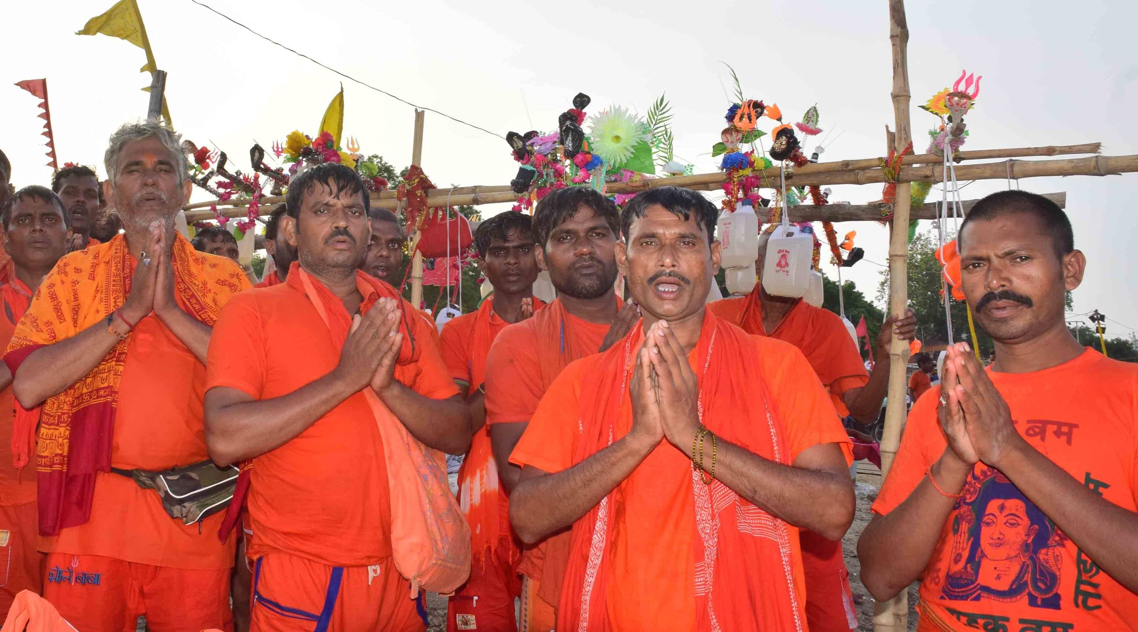 On the first Monday, Baba Vishwanath's Jalabhishek took away water from Sangwo Sangayam On the first Monday, Baba Vishwanath's Jalabhishek took away water from Sangwo Sangayam