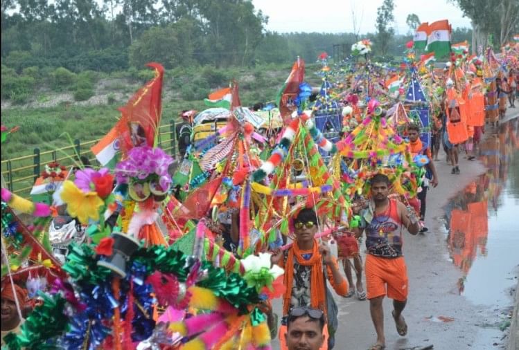 Kawad Yatra 2019 Six Lakh Kawadiya Take Holy Bath In Ganga In Haridwar ...