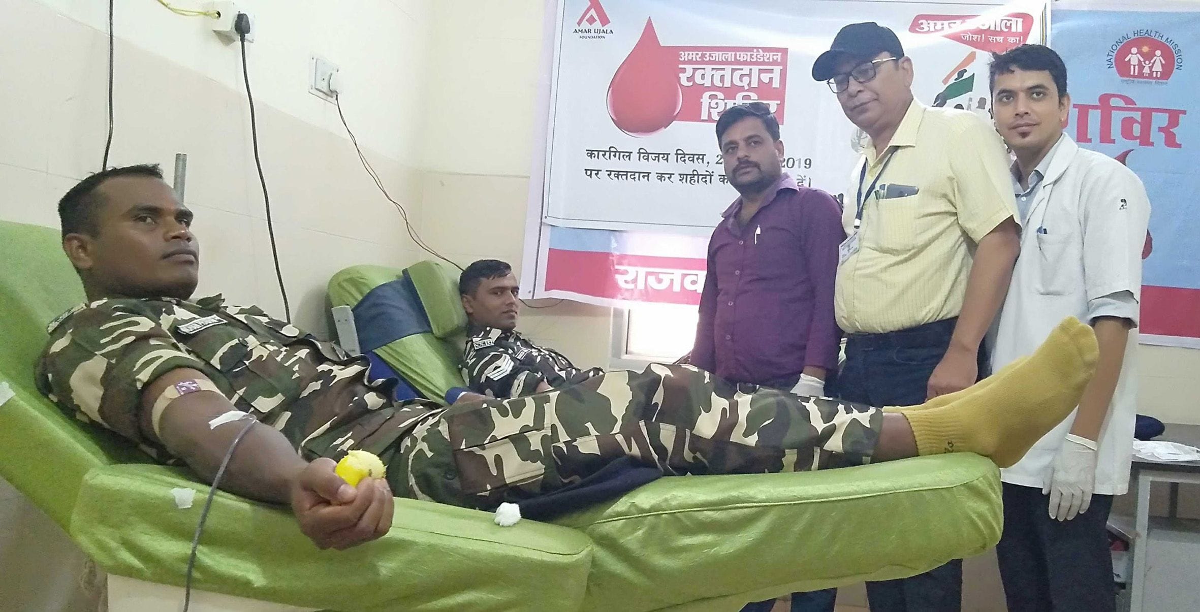 कारगिल शहीदों की स्मृति में अमर उजाला फाउंडेशन द्वारा चंपावत जिला अस्पताल में आयोजित रक्तदान शि कारगिल शहीदों की स्मृति में अमर उजाला फाउंडेशन द्वारा चंपावत जिला अस्पताल में आयोजित रक्तदान शि
