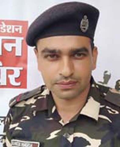कारगिल शहीदों की याद में पहली बार रक्तदान करने वाले चंपावत के एसएसबी कर्मी राकेश पंगरिया। कारगिल शहीदों की याद में पहली बार रक्तदान करने वाले चंपावत के एसएसबी कर्मी राकेश पंगरिया।