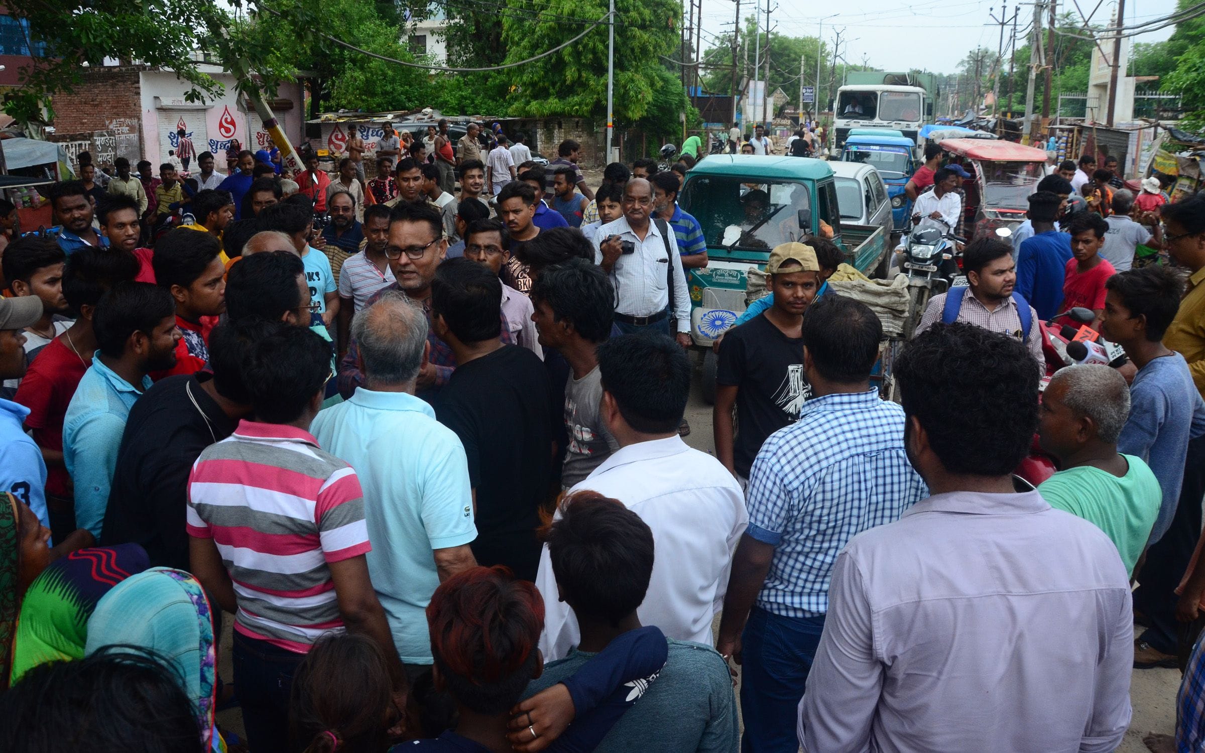 Nigam Sticks on those who have blocked the road for electricity and water in Prayagraj