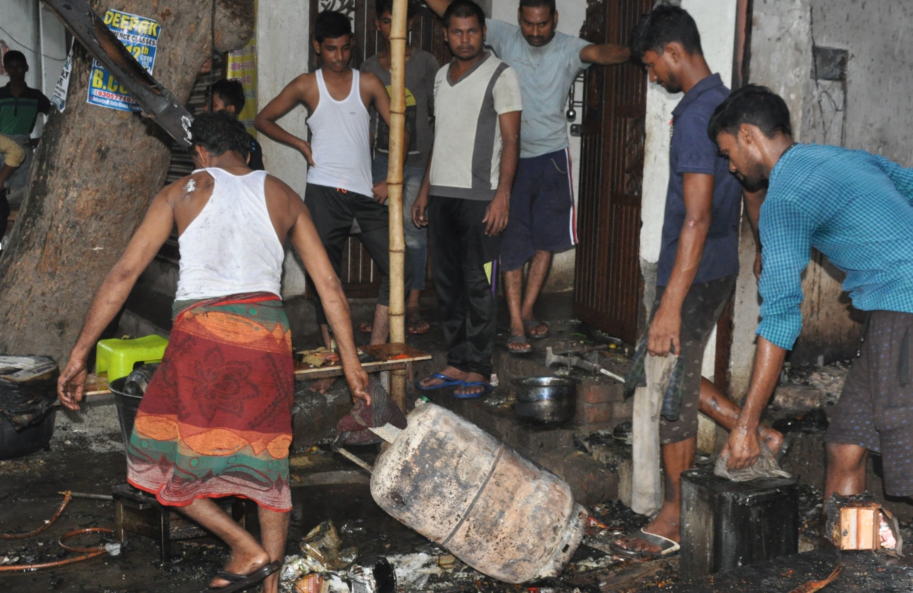 Prayagraj: gas leakage furious fire, restaurant ash