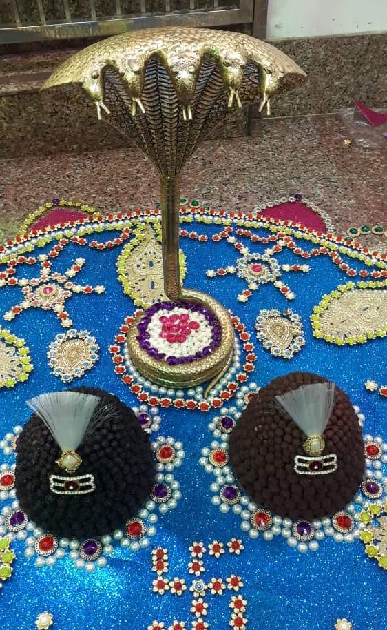 सावन पर्व के अवसर पर पृथ्वीनाथ मंदिर में शिवंलिग का किया गया विशेष श्रृंगार। सावन पर्व के अवसर पर पृथ्वीनाथ मंदिर में शिवंलिग का किया गया विशेष श्रृंगार।