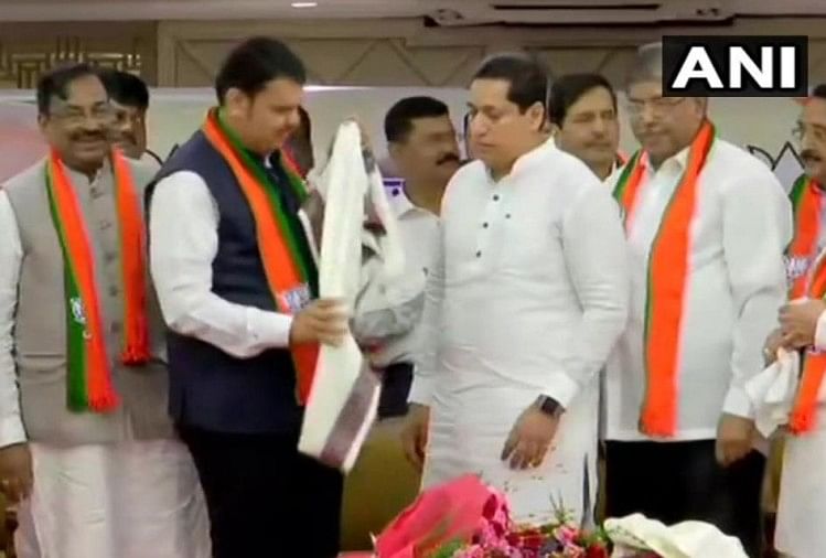 मुंबई: मुख्यमंत्री फडणवीस की मौजूदगी में तीन पूर्व एनसीपी नेता भाजपा में शामिल हुए तीन एनसीपी नेता भाजपा में शामिल हुए