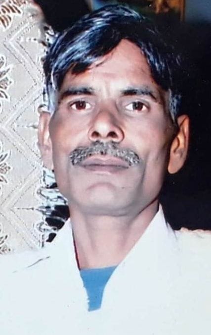 बी-मृतक विक्रम सिंह का फाइल फोटो, जिसकी कैंटर की टक्कर से मौत हुई। (परीक्षितगढ़) बी-मृतक विक्रम सिंह का फाइल फोटो, जिसकी कैंटर की टक्कर से मौत हुई। (परीक्षितगढ़)