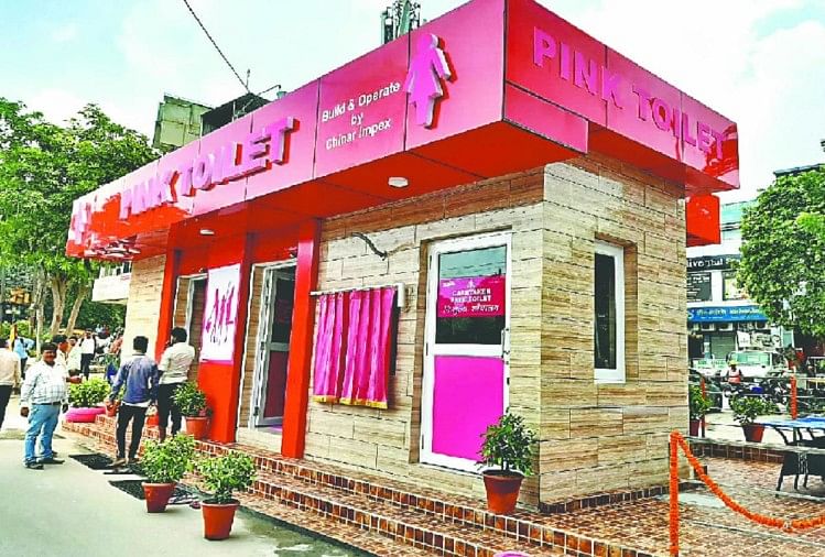 नोएडा में पहला पिंक शौचालय शुरू
