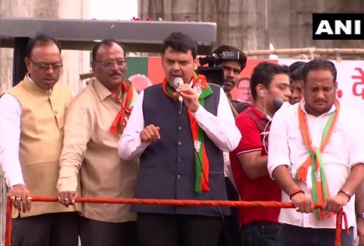 महाराष्ट्र के मुख्यमंत्री देवेंद्र फडणवीस