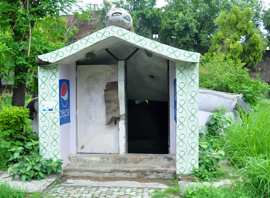 सहारनपुर के जुबली पार्क स्थित फन प्वाईंट में टूटा पडा मैजिक हाल सहारनपुर के जुबली पार्क स्थित फन प्वाईंट में टूटा पडा मैजिक हाल