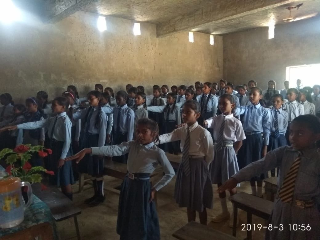 राजाराम उच्चतर माध्यमिक विद्यालय चौकठा में आयोजित अपराजिता कार्यक्रम में  छात्राओं को नारी सुर?