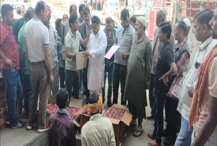 Apple bid looking under the cardboard in himachal