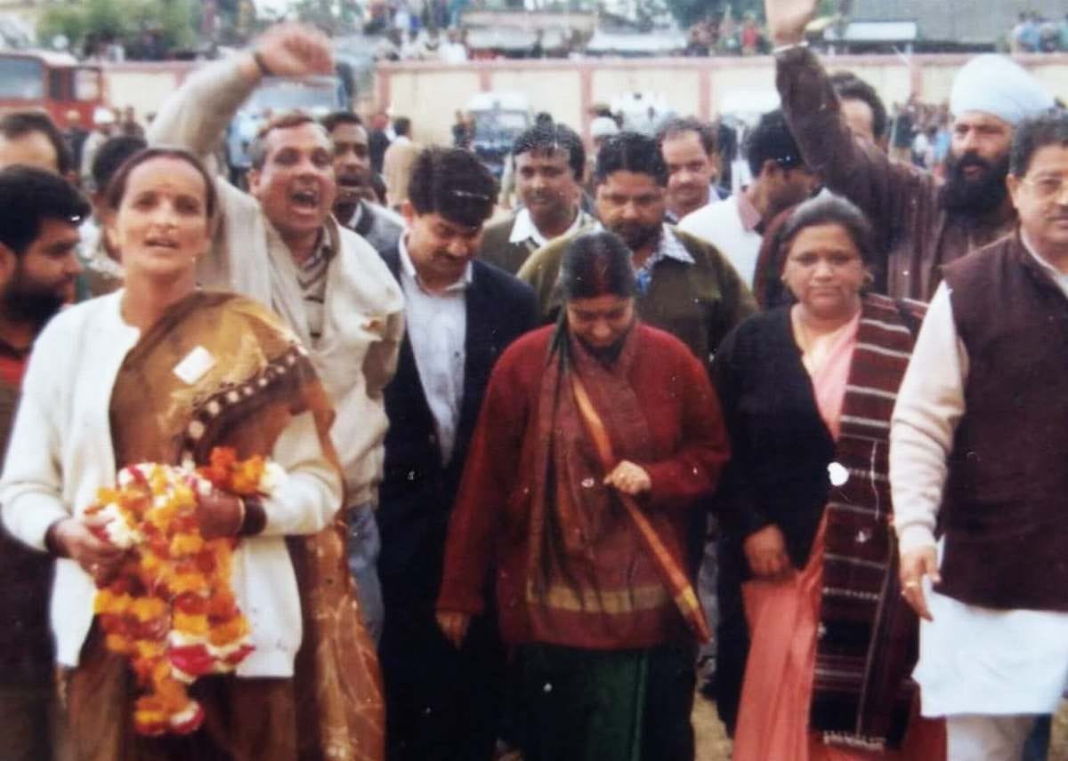 खटीमा में 2002 विधानसभा चुनाव में प्रचार को आई थीं सुषमा स्वराज। खटीमा में 2002 विधानसभा चुनाव में प्रचार को आई थीं सुषमा स्वराज।