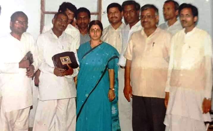 गंगोह में 29 साल पहले स्थानीय नेताओं के साथ सुषमा स्वराज गंगोह में 29 साल पहले स्थानीय नेताओं के साथ सुषमा स्वराज
