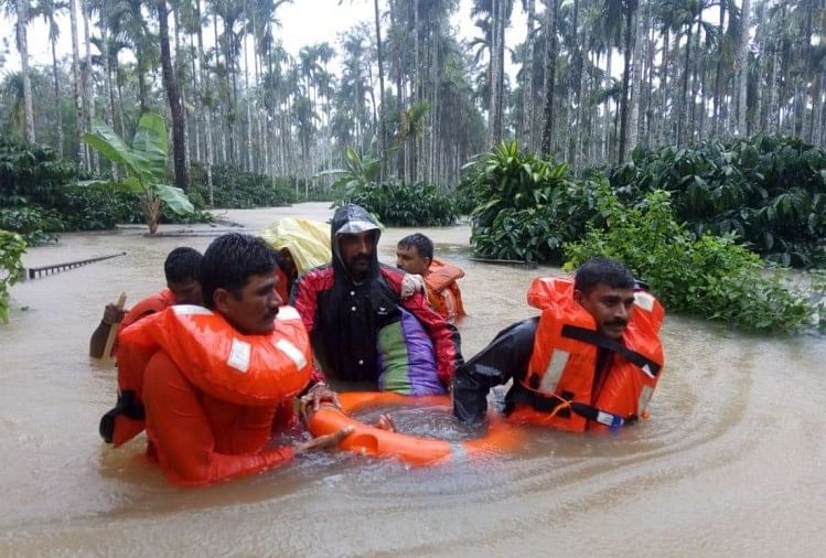 मानसून को भारत पहुंचे 70 दिन पूरे, कम बारिश के बावजूद कई राज्यों में बाढ़ की स्थिति कर्नाटक में बाढ़