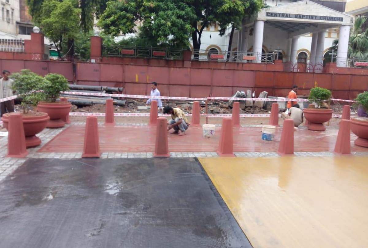 traffic being diverted for redevelopment of chandni chowk द ल ल च दन च क क प नर व क स क र य क चलत म र ग पर वर त त रह ग amar ujala hindi news live