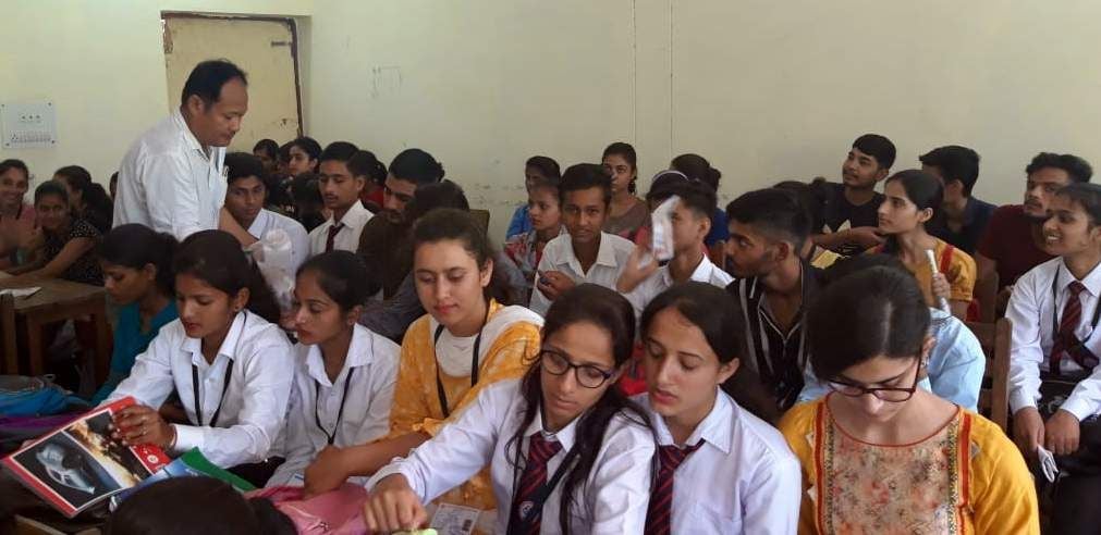 राजकीय महाविद्यालय में आयोजित गोष्ठी में मौजूद छात्र-छात्राएं। राजकीय महाविद्यालय में आयोजित गोष्ठी में मौजूद छात्र-छात्राएं।